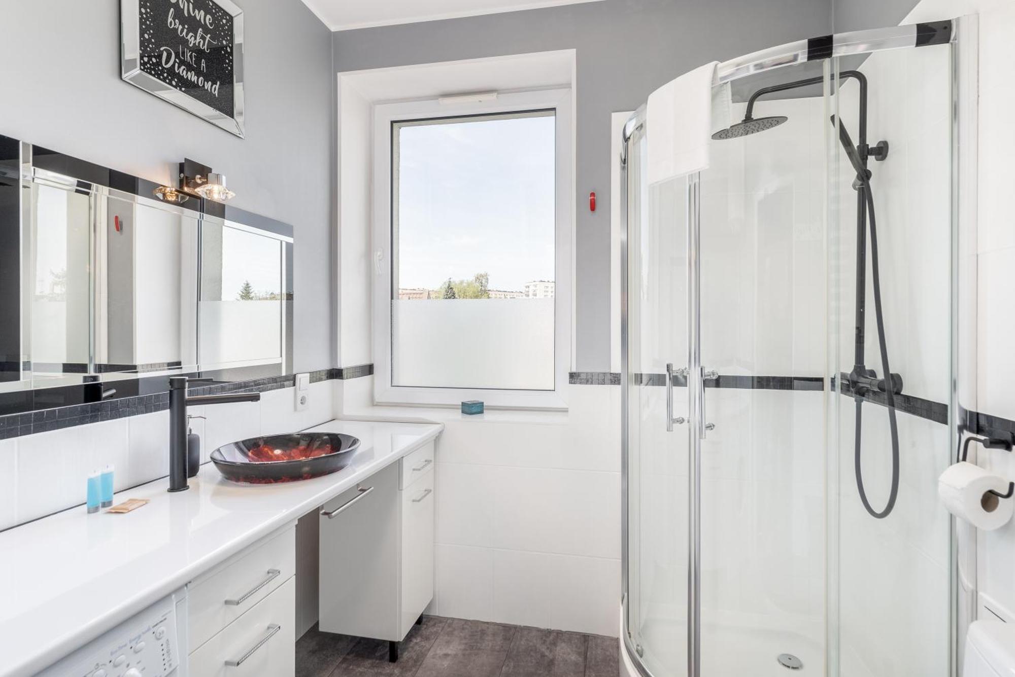 Cegielniana Grey Apartment